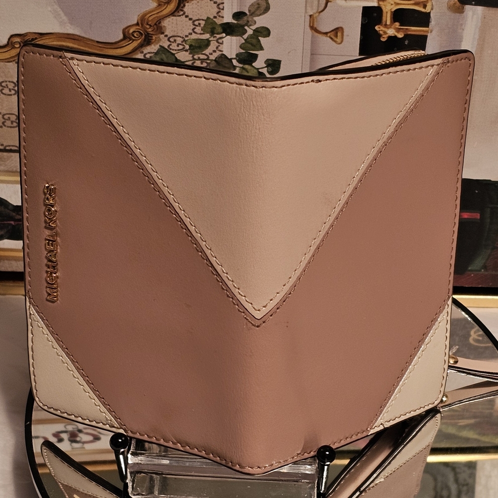 Michael Kors Adele Pink & Cream Leather Passport Holder/wallet - Picture 6 of 13